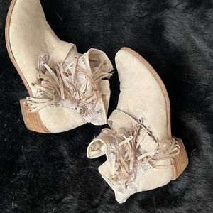 💛☀️ booties 💛☀️